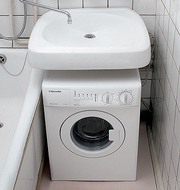 Установка стиральной машины под раковину.