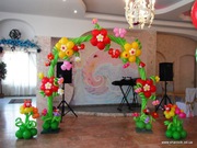 Оформление воздушными шарами,  цветами,  тканью